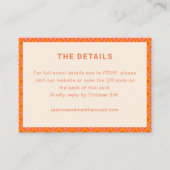 Retro Modern Orange Geometric Wedding RSVP QR Code エンクロージャーカード (正面)