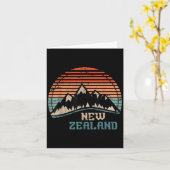 Retro Mountains New Zealand  カード (黄色い花)