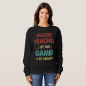 Retro Music Teacher By Day Gamer By Night スウェットシャツ (正面フル)