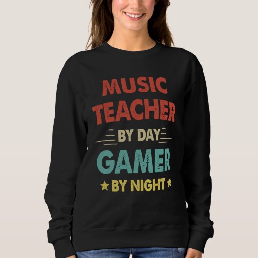 Retro Music Teacher By Day Gamer By Night スウェットシャツ (正面)