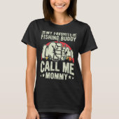 Retro My Favorite Fishing Buddy Call Me Mommy Fish Tシャツ (正面)