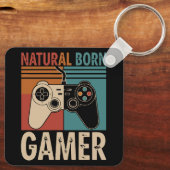 Retro Natural Born Gamer Funny キーホルダー (裏面)