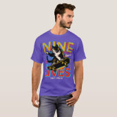 Retro Nine Lives Skate Co Funny Skateboarding Cat Tシャツ (正面フル)
