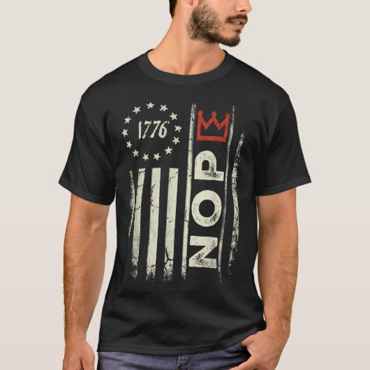 Retro No Kings Protest Sign Vertical American Flag Tシャツ (正面)
