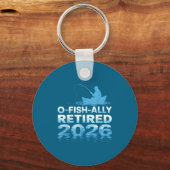 Retro O-fish-ally Retired 2026 Fisherman Fishing R キーホルダー (正面)