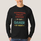 Retro Occupational Therapy Assistant By Day Gamer  Tシャツ (正面)
