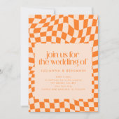 Retro Orange Abstract Check Wedding QR Code RSVP 招待状 (正面)