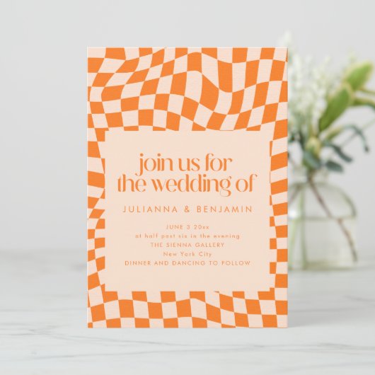 Retro Orange Abstract Check Wedding QR Code RSVP 招待状 (スタンド正面)