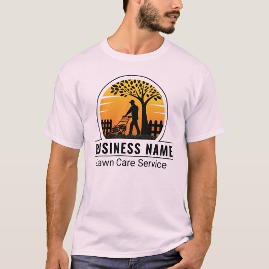 Retro Orange Sunset Gardener Lawn Care Service Tシャツ (正面)