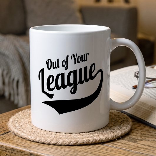 Retro Out Of Your League - おもしろシングルライフ コーヒーマグカップ
