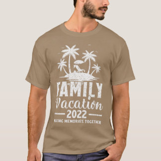 Retro Palm Tree Family Vacation 2022 Beach Sunset  Tシャツ