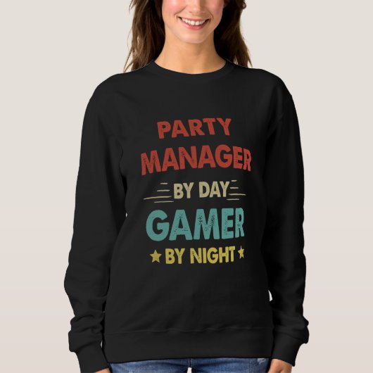 Retro Party Manager By Day Gamer By Night スウェットシャツ (正面)