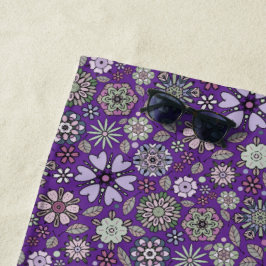 Retro Pastel Pink Purple Floral Seamless Pattern ビーチタオル