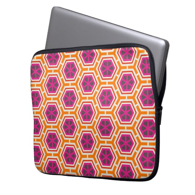 Retro Pink and Orange Modern Geometric Pattern ラップトップスリーブ (正面左)