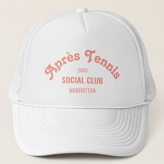 Retro Pink Après Tennis Social Club Custom White キャップ (正面)