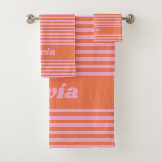 Retro Pink Orange Stripe Personalized Name バスタオルセット (インサイチュ)