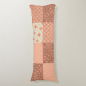 Retro Pink Patchwork ボディピロー (正面縦)