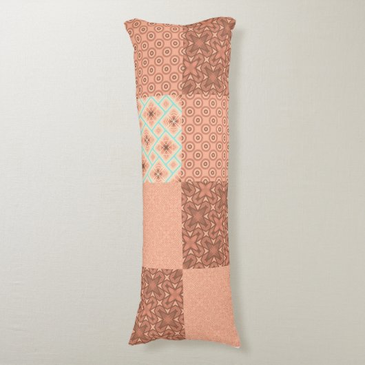 Retro Pink Patchwork ボディピロー (正面縦)