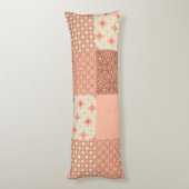 Retro Pink Patchwork ボディピロー (裏面 (縦))