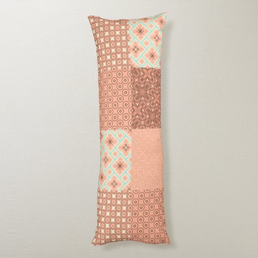 Retro Pink Patchwork ボディピロー (裏面 (縦))