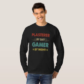 Retro Plasterer By Day Gamer By Night Tシャツ (正面フル)