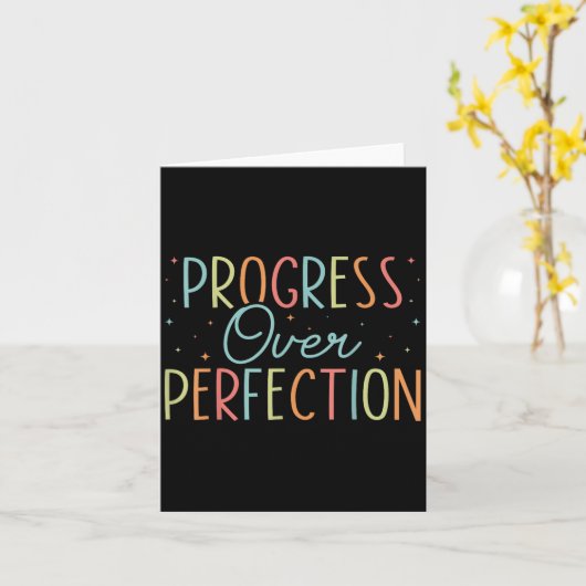Retro Progress Over Perfection Motivational Quote  カード (黄色い花)