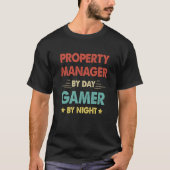 Retro Property Manager By Day Gamer By Night Tシャツ (正面)