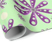 Retro Purple Flowers on Green Background ラッピングペーパー (ロールコーナー)