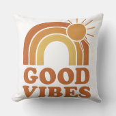 Retro Rainbow Sun "Good Vibes" Throw Pillow クッション (正面)