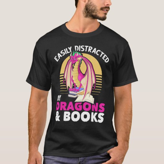 Retro Reading Book Fantasy Dragon Book Dragon Tシャツ (正面)
