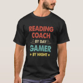 Retro Reading Coach By Day Gamer By Night Tシャツ (正面)