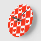 Retro Red Heart Checkerboard Pattern ラウンド壁時計 (傾斜)