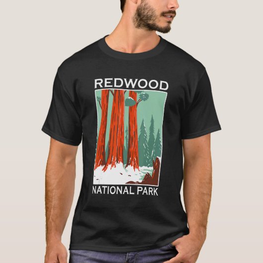 Retro Redwood National Park Outdoor Camping Souven Tシャツ (正面)