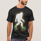Retro Roller Skating Bigfoot Design Tシャツ (正面)
