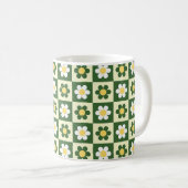Retro Sage Green and Cream Daisy Checkerboard  コーヒーマグカップ (正面右)
