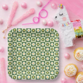 Retro Sage Green and Cream Daisy Checkerboard  ペーパープレート (パーティー)