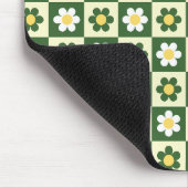 Retro Sage Green and Cream Daisy Checkerboard  マウスパッド (コーナー)