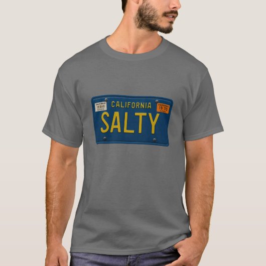 Retro Salty 1969 California License Plate Graphic Tシャツ (正面)