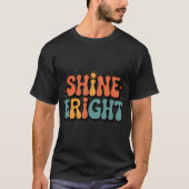 Retro Shine Bright Groovy Aesthetic 70s Typography Tシャツ (正面)