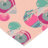 Retro Shiny Brite Christmas Ornaments ロングテーブルランナー (コーナー)