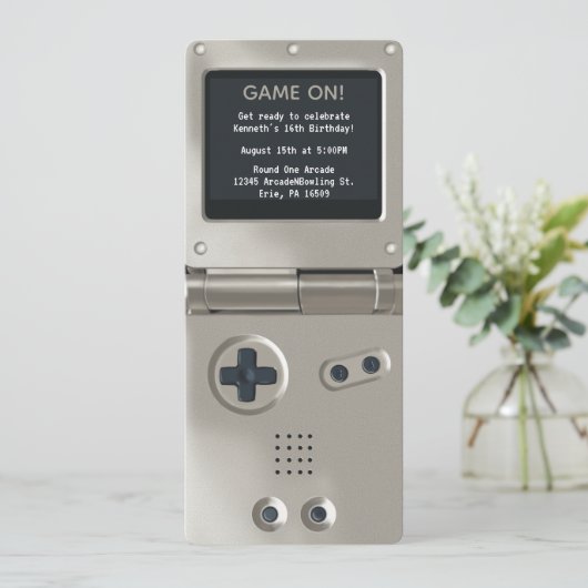 Retro Silver Handheld Gaming Birthday Invitation 招待状 (スタンド正面)