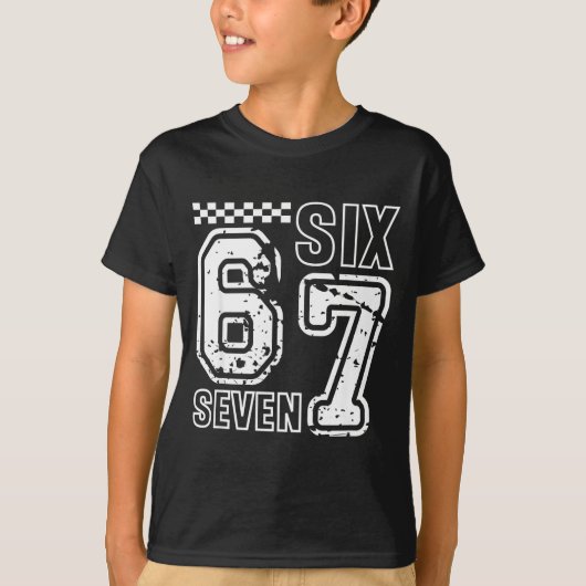 Retro Six Seven Numbers Clever Humor 6 7 Meme Mens Tシャツ (正面)