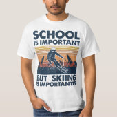 Retro SKiing School Is Important But Skiing Is Imp Tシャツ (正面)