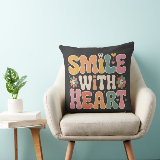 Retro 'Smile With Heart' Throw Pillow - Groovy Den クッション (椅子)