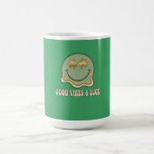 Retro St. Patrick's Day Good Vibes & Luck Smiley  モーフィングマグカップ (中央)