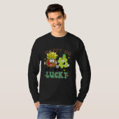 Retro St Patrick's Day Happy Go Lucky Pot Of Gold  Tシャツ (正面フル)