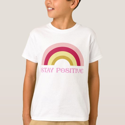 Retro 'Stay Positive' Rainbow Illustration Tシャツ (正面)
