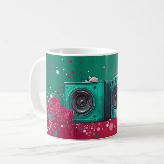 Retro-style audio speakers surrounded by roses コーヒーマグカップ (正面左)