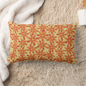 Retro Sunburst Daisy Floral in Warm Yellow ランバークッション (ブランケット)