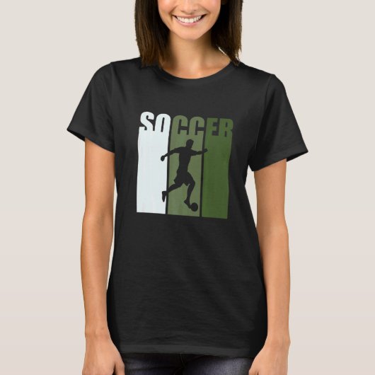 Retro Sunset Soccer Player Green Silhouette Tシャツ (正面)